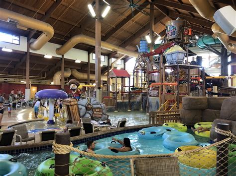 What do hotels with water parks in Wisconsin Dells typically offer Staying in a hotel with a water park provides fun for your whole family. . Wisconsin dells indoor water parks